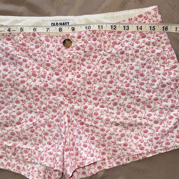 Old Navy Everyday Red Floral Pattern Shorts 3” Inseam Cotton Twill Sz 4 - Picture 5 of 8